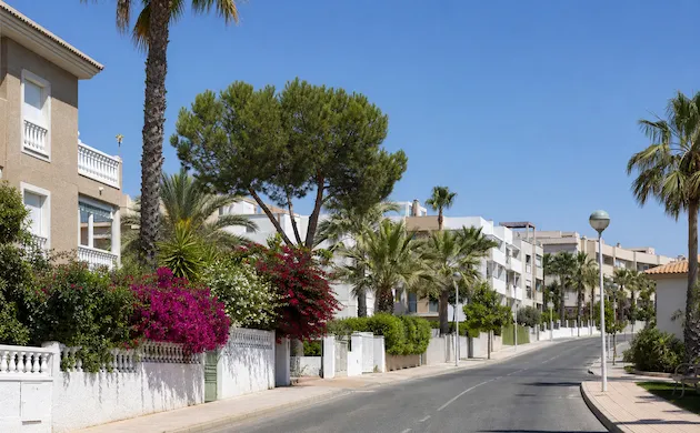 Apertura de puertas en Aguas Nuevas en Torrevieja